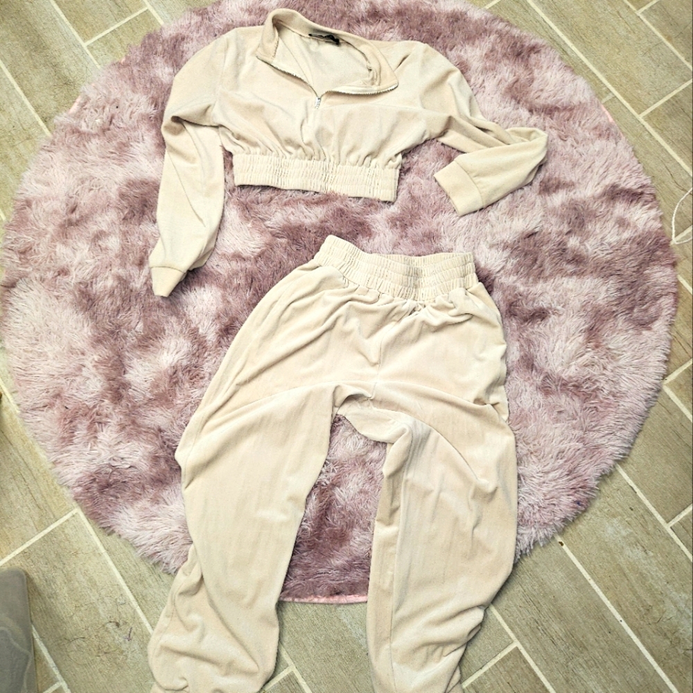 Two piece velour jogging set